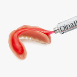 DinaBase7 wird auf Unterkiefer Zahnprothese aufgetragen